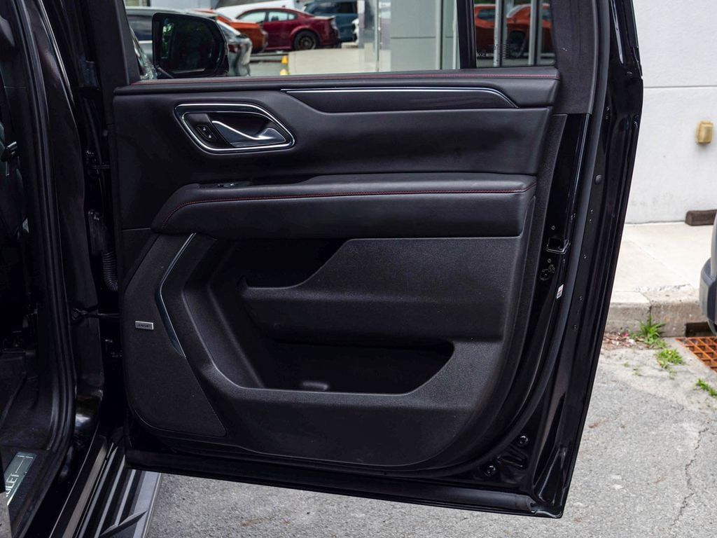 Chevrolet Suburban photo 15