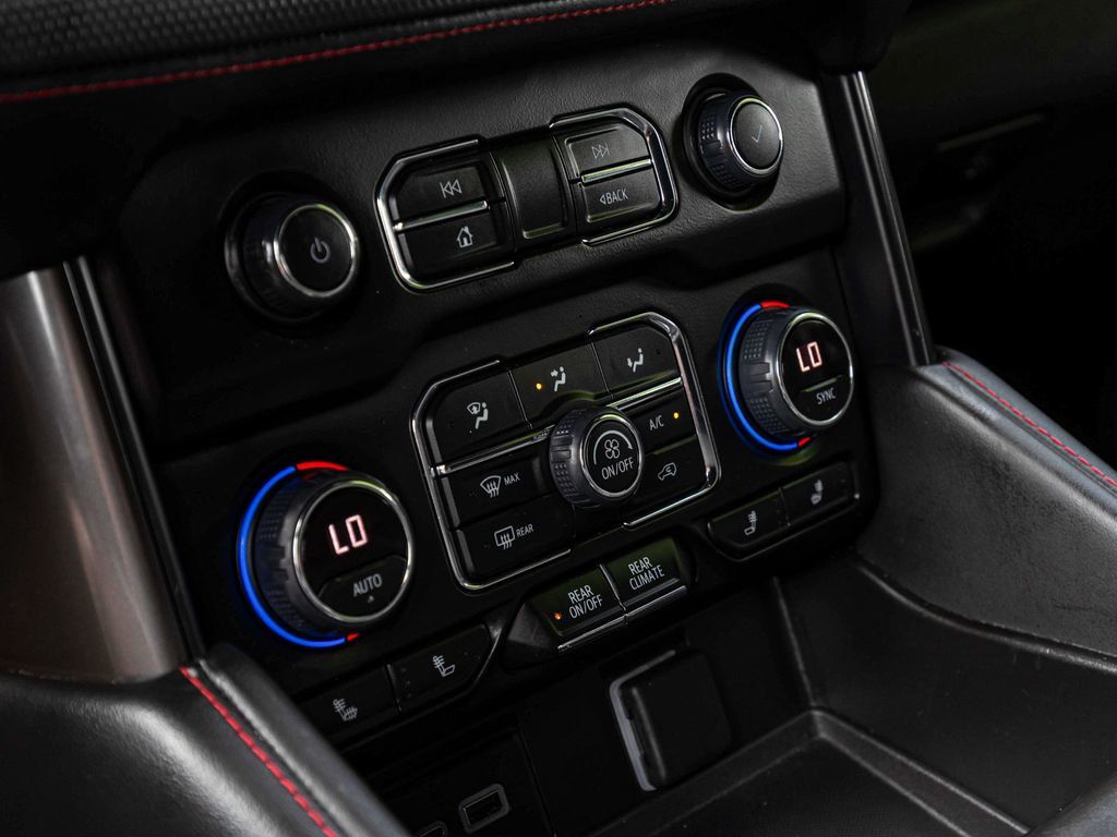Chevrolet Suburban photo 22