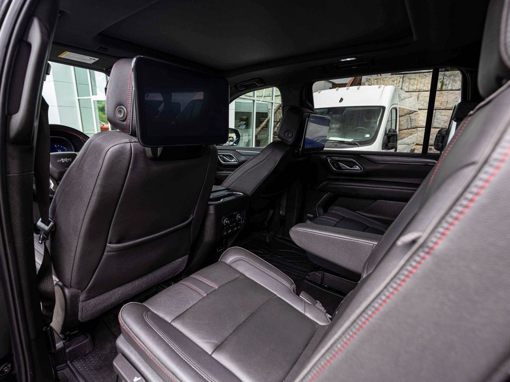 Chevrolet Suburban photo 27