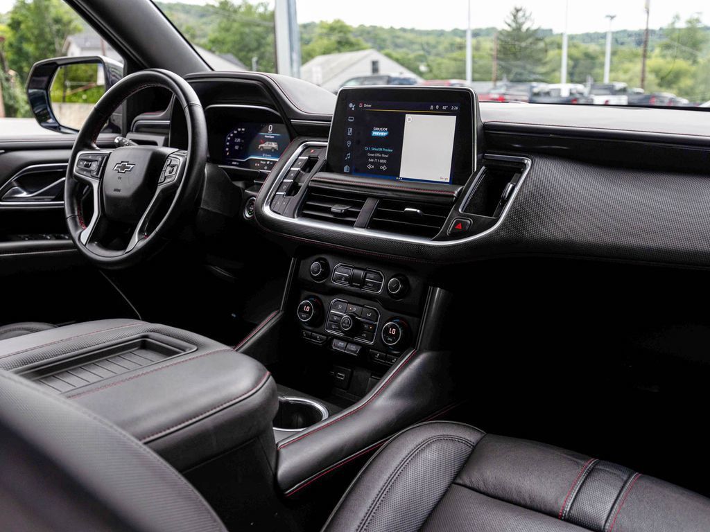Chevrolet Suburban photo 32