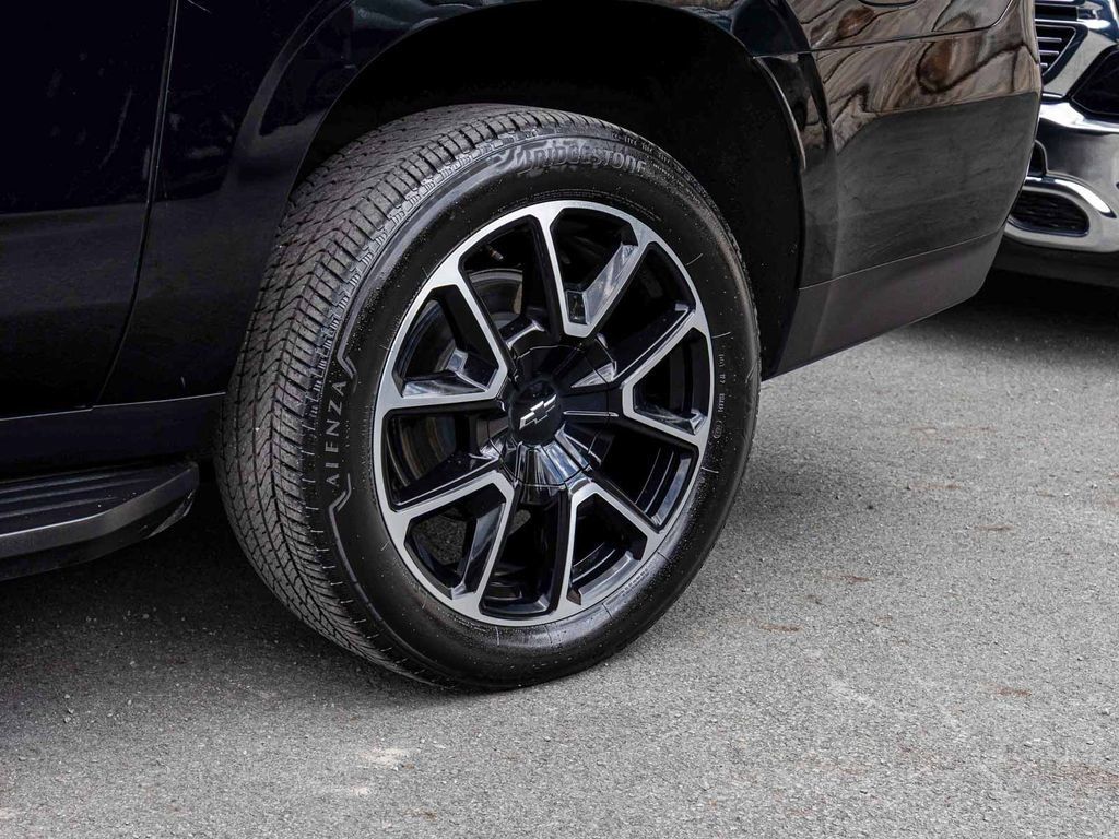 Chevrolet Suburban photo 8