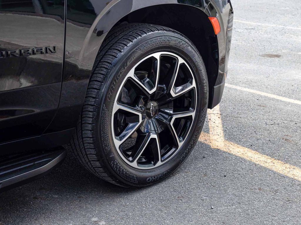Chevrolet Suburban photo 9