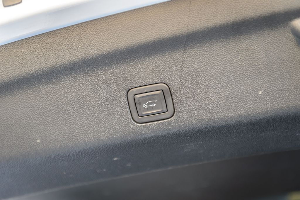 2023 Chevrolet Suburban SUBURBAN PREMIER - WHITE ON BLACK - NAV - CARPLAY - THIRD ROW - 22955704 - 11