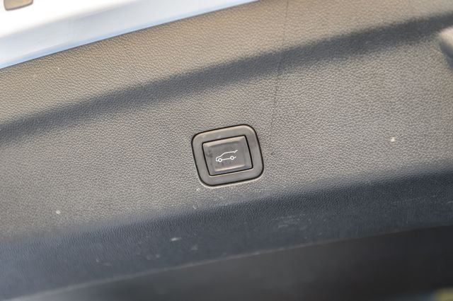 2023 Chevrolet Suburban SUBURBAN PREMIER - WHITE ON BLACK - NAV - CARPLAY - THIRD ROW - 22955704 - 11