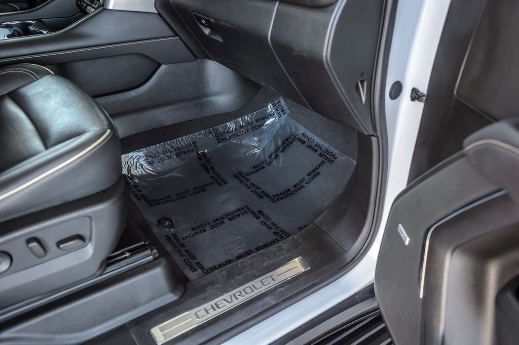 2023 Chevrolet Suburban SUBURBAN PREMIER - WHITE ON BLACK - NAV - CARPLAY - THIRD ROW - 22955704 - 28