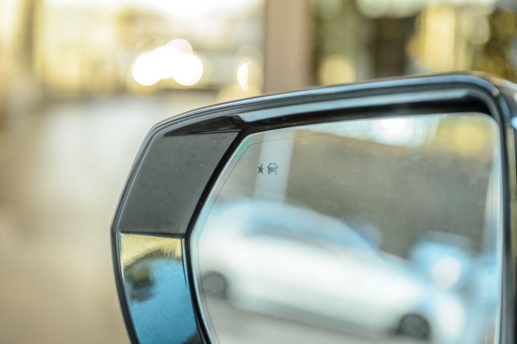 2023 Chevrolet Suburban SUBURBAN PREMIER - WHITE ON BLACK - NAV - CARPLAY - THIRD ROW - 22955704 - 48