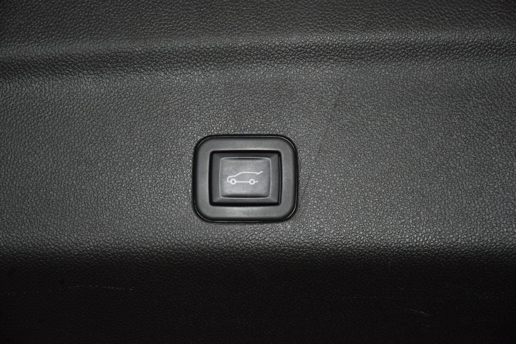 2023 Chevrolet Tahoe 4WD 4dr Z71 - 23034960 - 25
