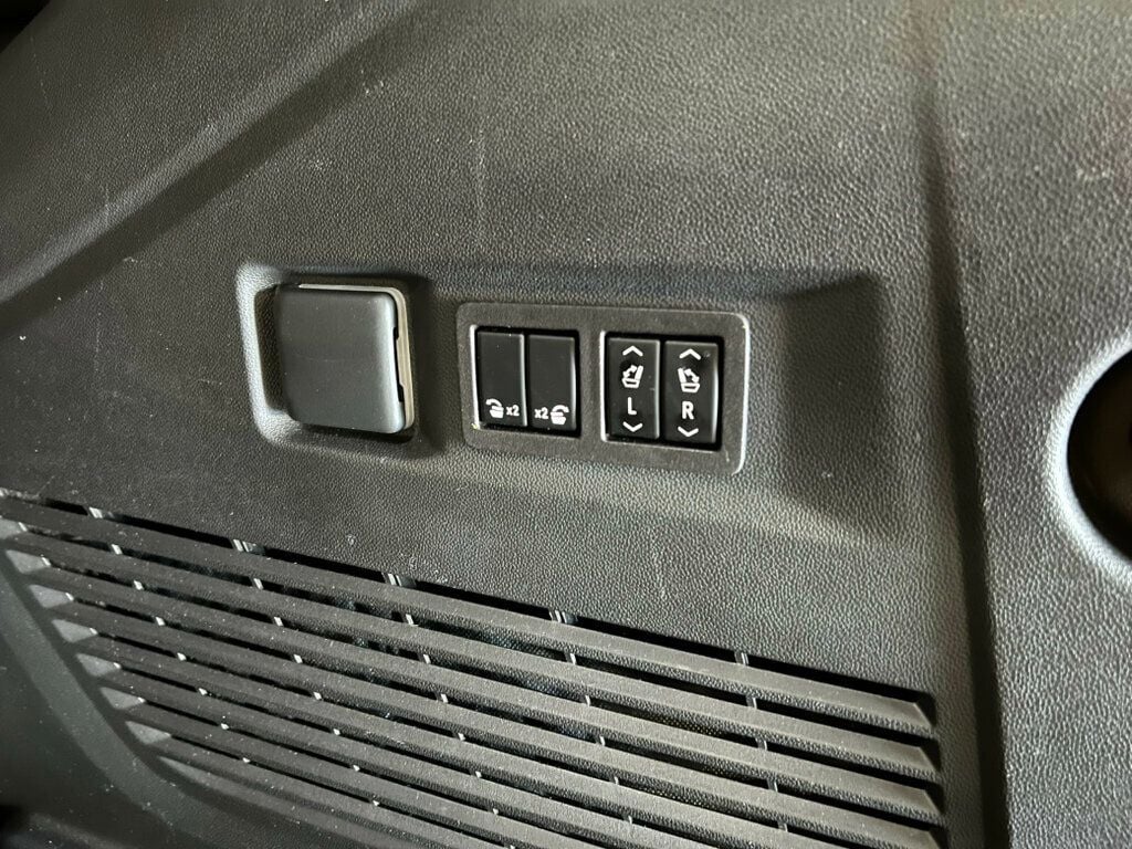 2023 Chevrolet Tahoe Premier/EnhancedDisplayPkg/PanoRoof/HeadUpDisplay/Htd&CldSeats - 22931631 - 30