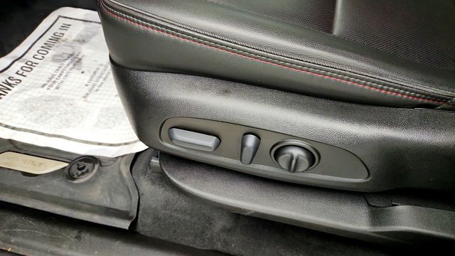 2023 Chevrolet Traverse AWD 4dr RS w/ Dual Skyscape 2 Panel Power Sunroof - 23028825 - 11