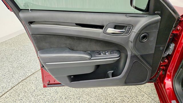 2023 Chrysler 300 300C RWD - 23085912 - 11