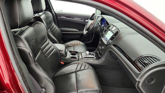 2023 Chrysler 300 300C with High Performance 4-Wheel Independent Suspension - 22949153 - 26