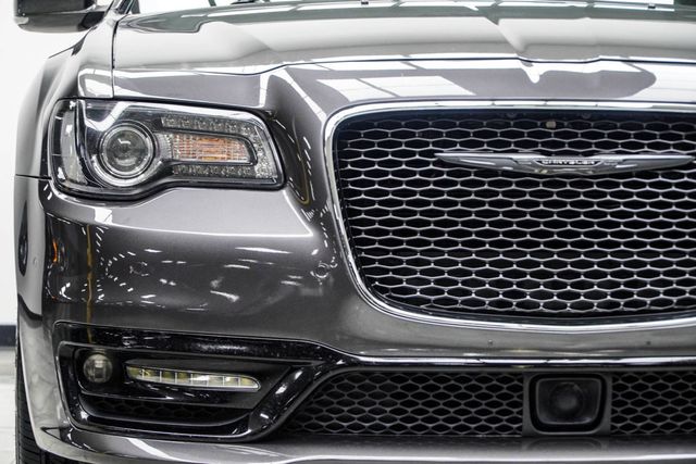 2023 Chrysler 300 300S RWD - 23040493 - 10
