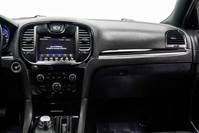 2023 Chrysler 300 300S RWD - 23040493 - 19