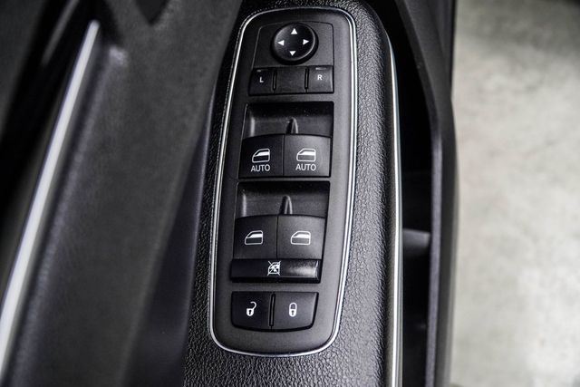 2023 Chrysler 300 300S RWD - 23040493 - 36