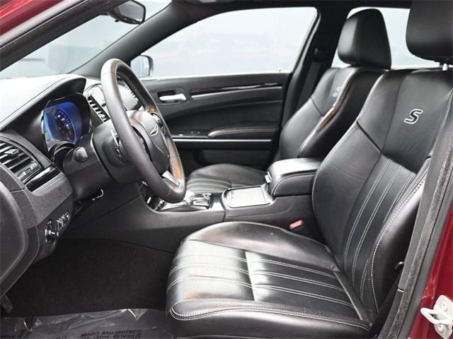 2023 Chrysler 300 300S RWD - 22948329 - 10