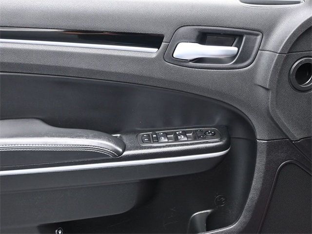 2023 Chrysler 300 300S RWD - 22948329 - 12