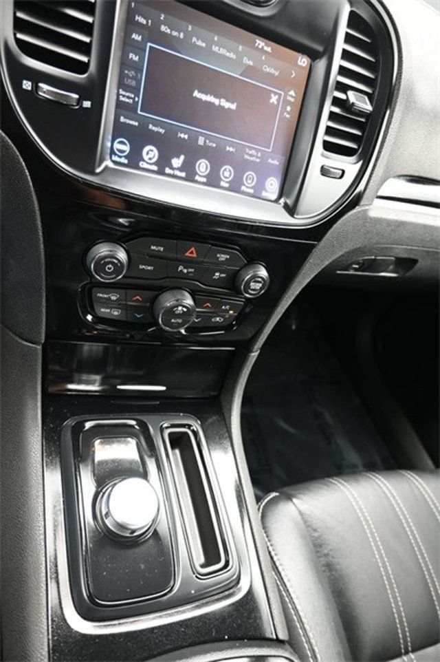 2023 Chrysler 300 300S RWD - 22948329 - 26