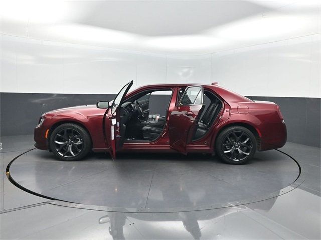 2023 Chrysler 300 300S RWD - 22948329 - 42