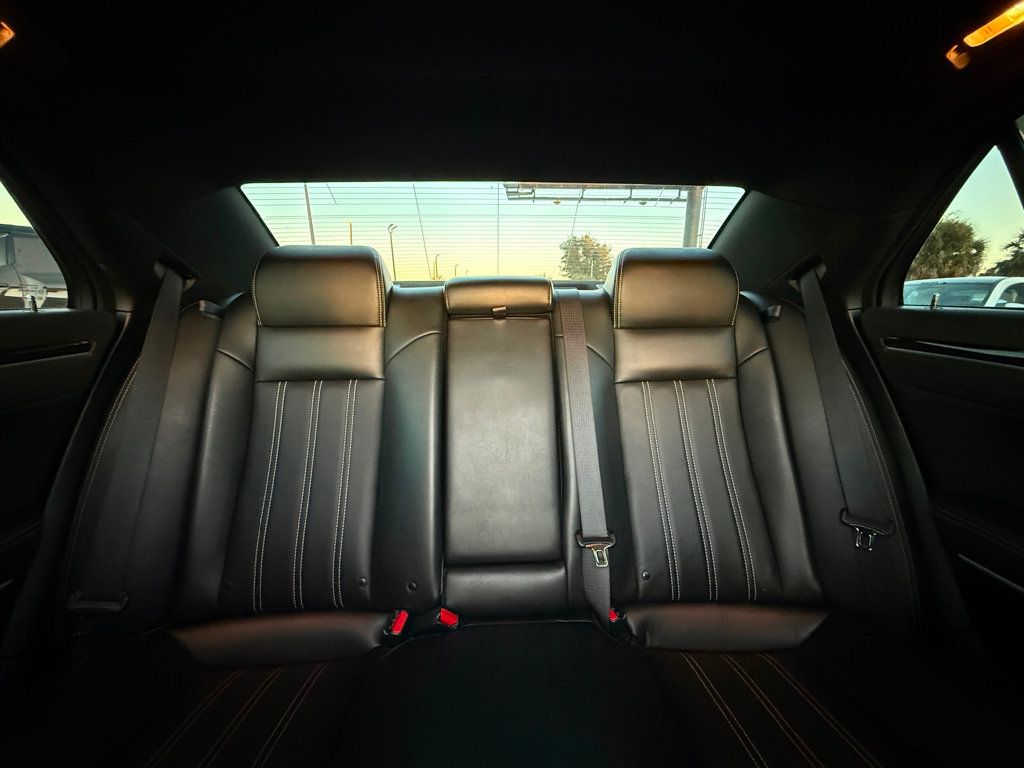 2023 Chrysler 300 300S RWD - 22951533 - 19