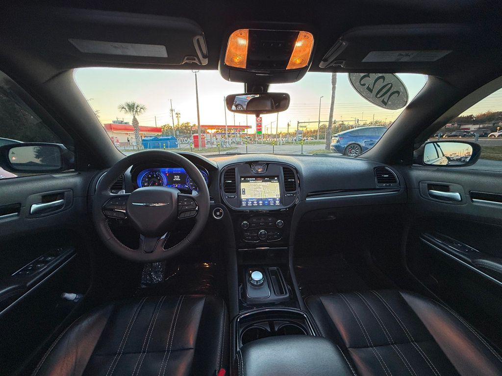 2023 Chrysler 300 300S RWD - 22951533 - 21