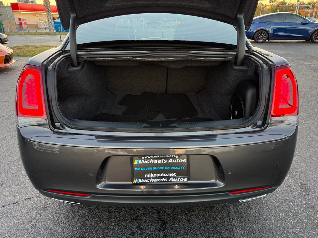 2023 Chrysler 300 300S RWD - 22951533 - 26