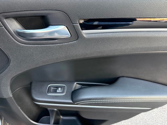 2023 Chrysler 300 300S RWD - 22951533 - 30