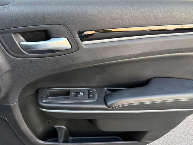 2023 Chrysler 300 300S RWD - 22951533 - 34