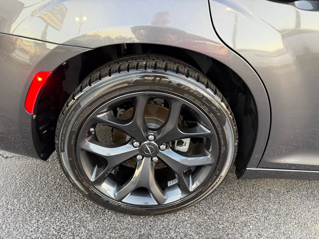 2023 Chrysler 300 300S RWD - 22951533 - 36