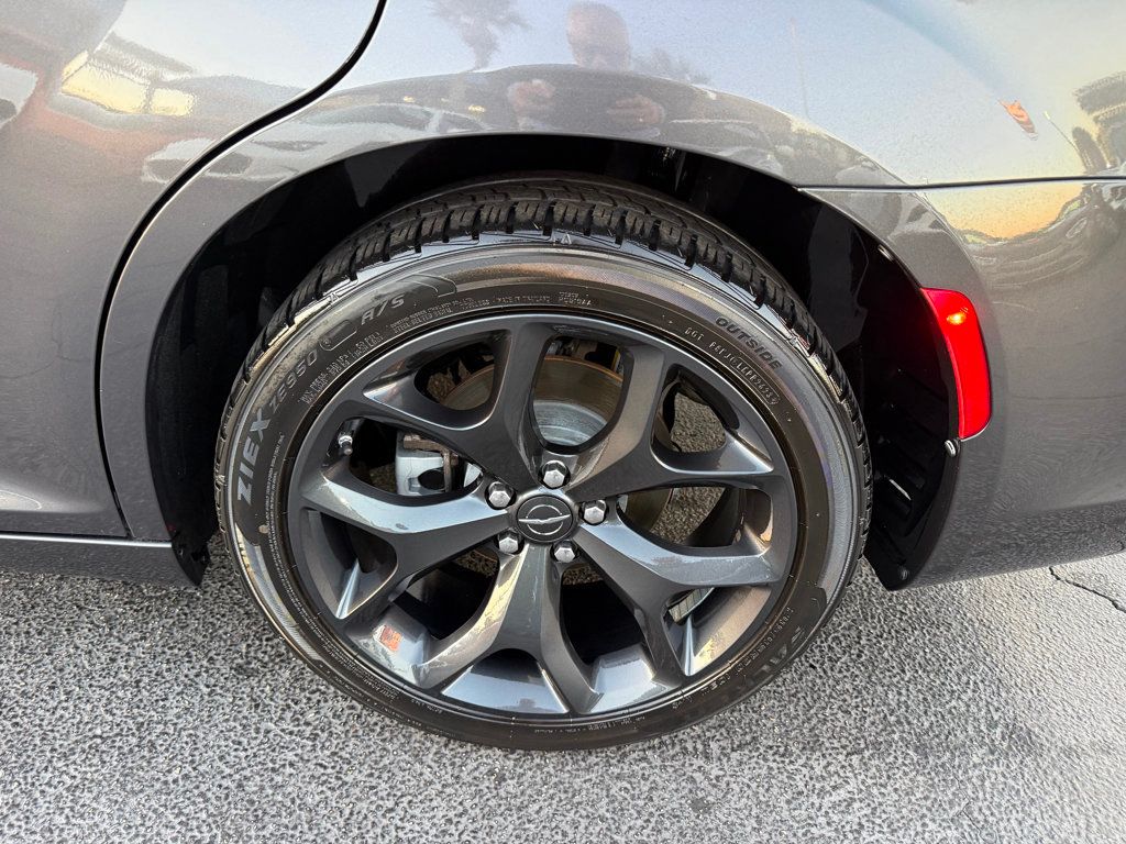 2023 Chrysler 300 300S RWD - 22951533 - 37