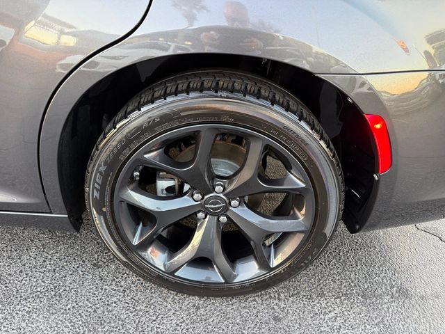2023 Chrysler 300 300S RWD - 22951533 - 37