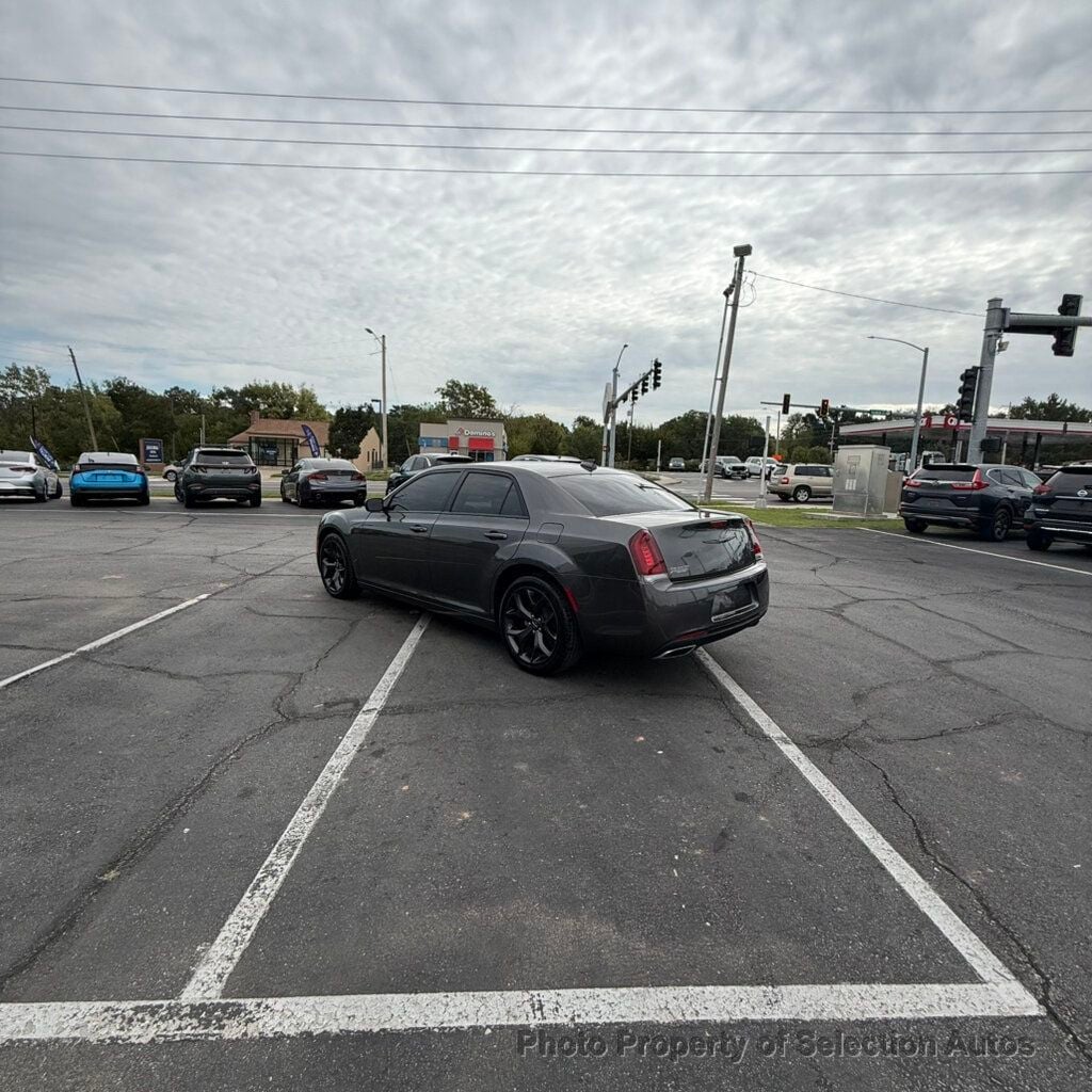 Chrysler 300 photo 10
