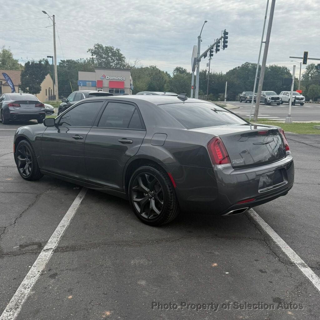 Chrysler 300 photo 11
