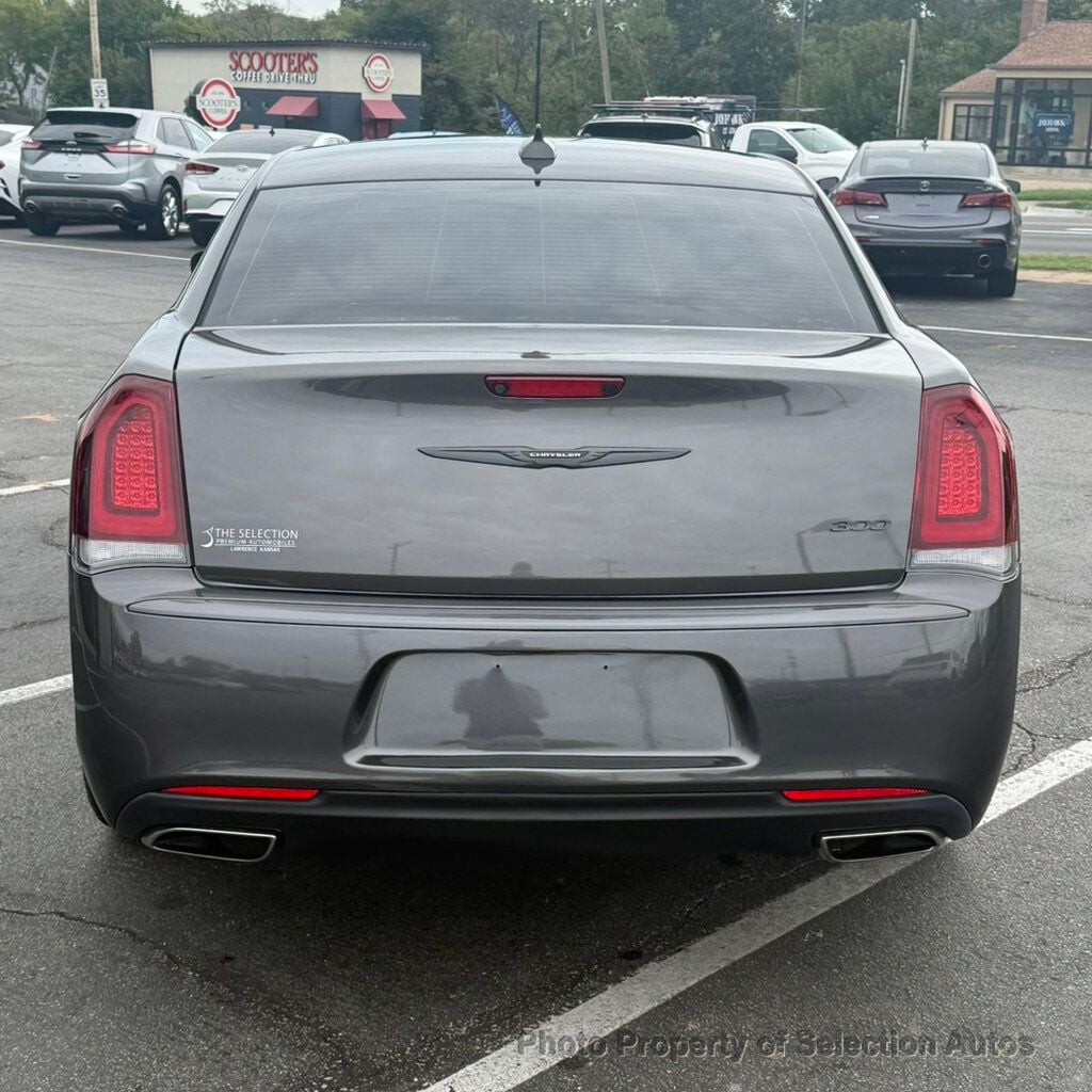 Chrysler 300 photo 14
