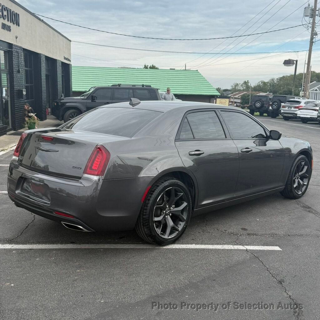 Chrysler 300 photo 17