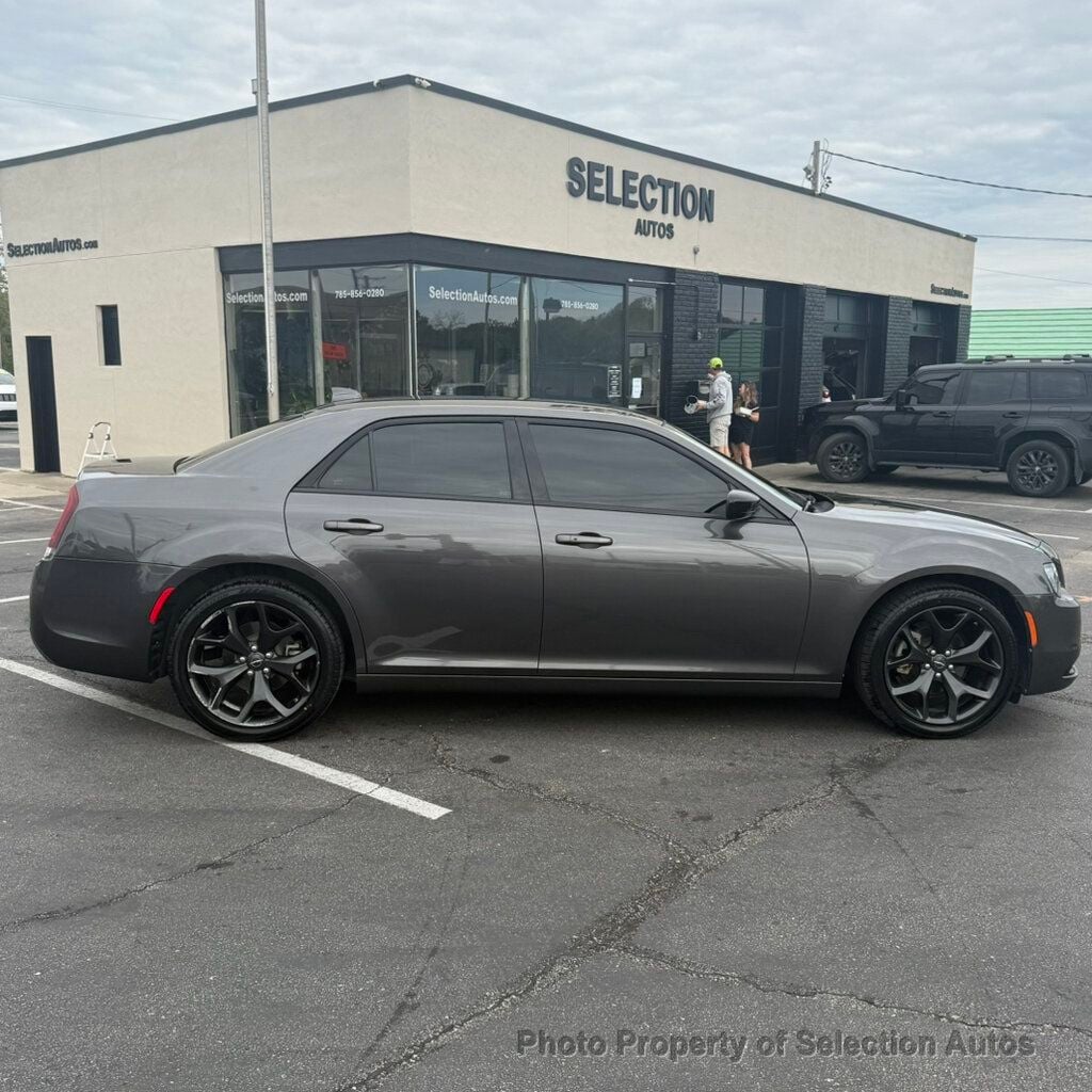 Chrysler 300 photo 19