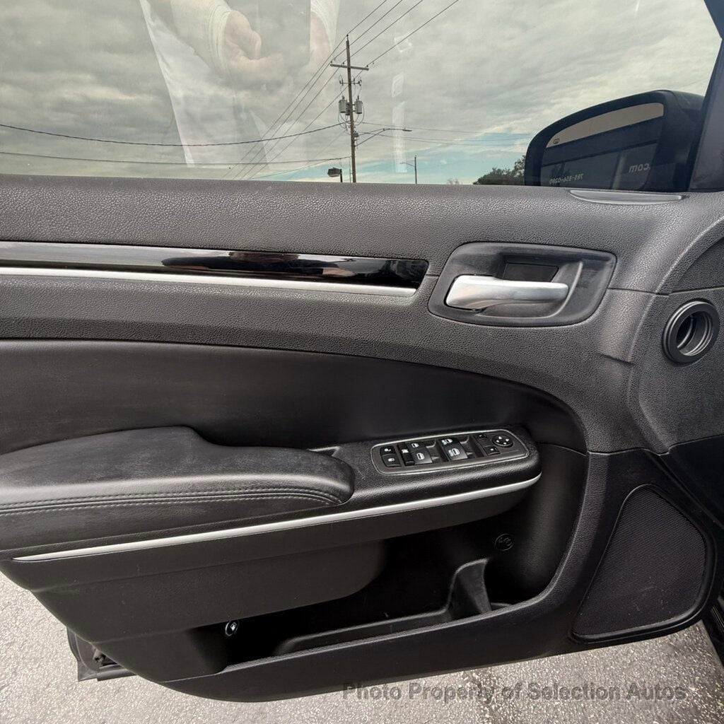 Chrysler 300 photo 20