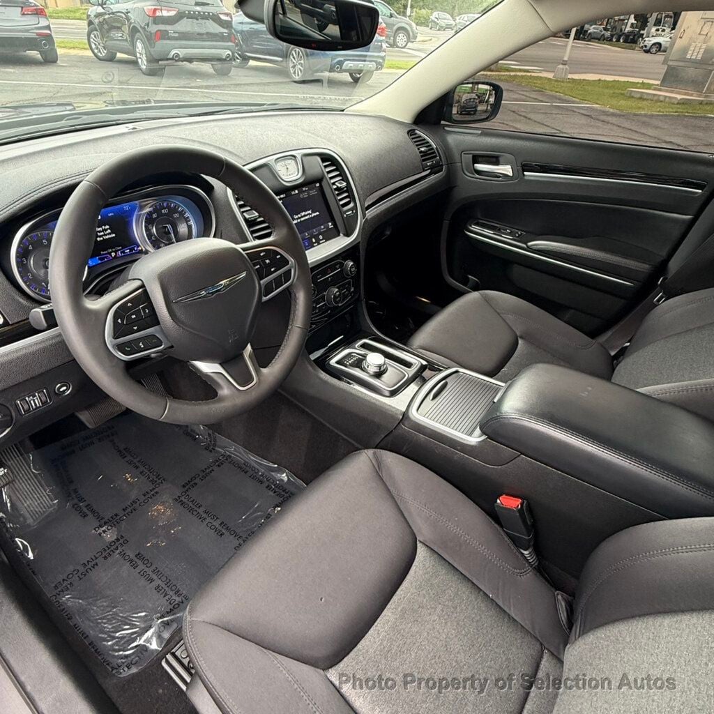 Chrysler 300 photo 21