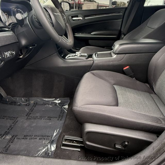 2023 Chrysler 300 TOURING 300 W/SPORT APPEARANCE PKG - 23074962 - 36