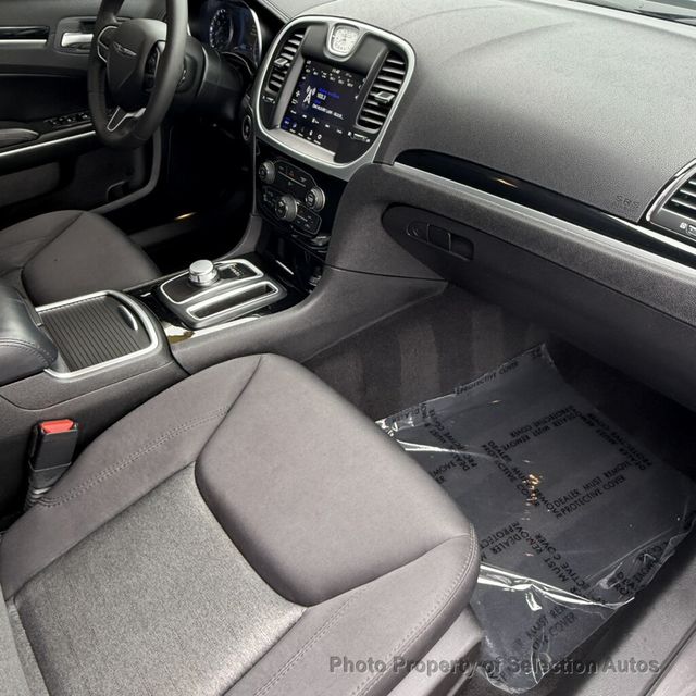 2023 Chrysler 300 TOURING 300 W/SPORT APPEARANCE PKG - 23074962 - 40