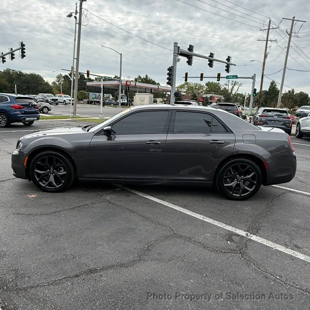 Chrysler 300 photo 9