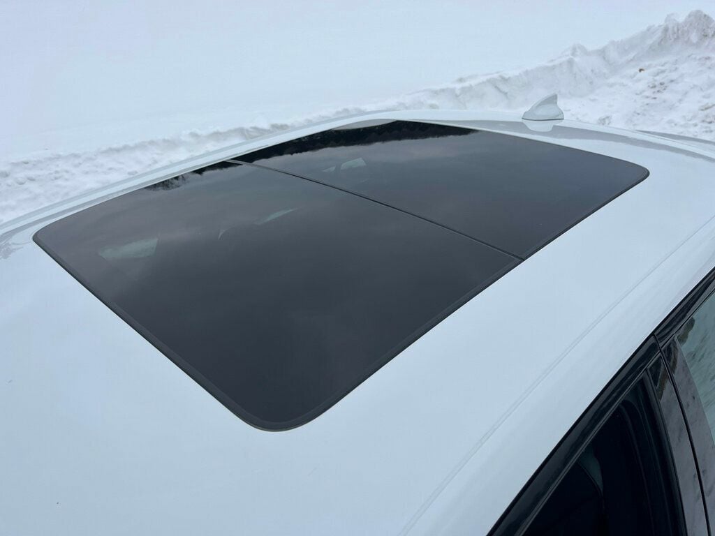 2023 Chrysler 300 Touring L All Wheel Drive 1-Owner Estate Car - 22979785 - 10