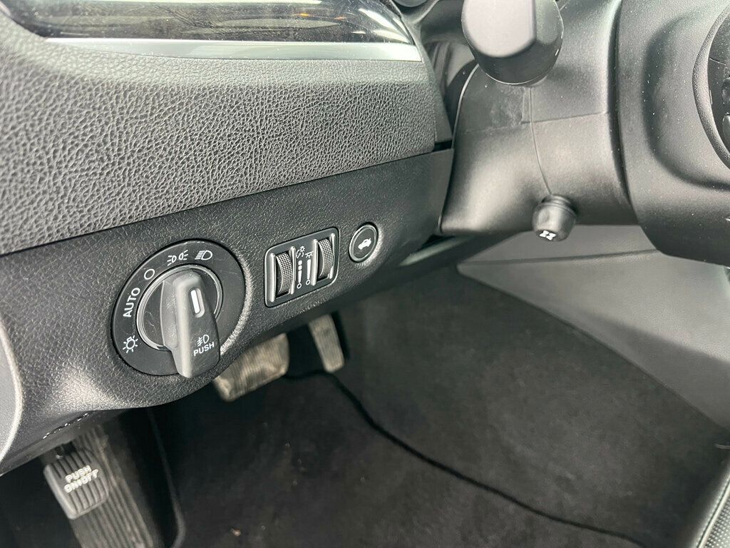 2023 Chrysler 300 Touring L All Wheel Drive 1-Owner Estate Car - 22979785 - 16