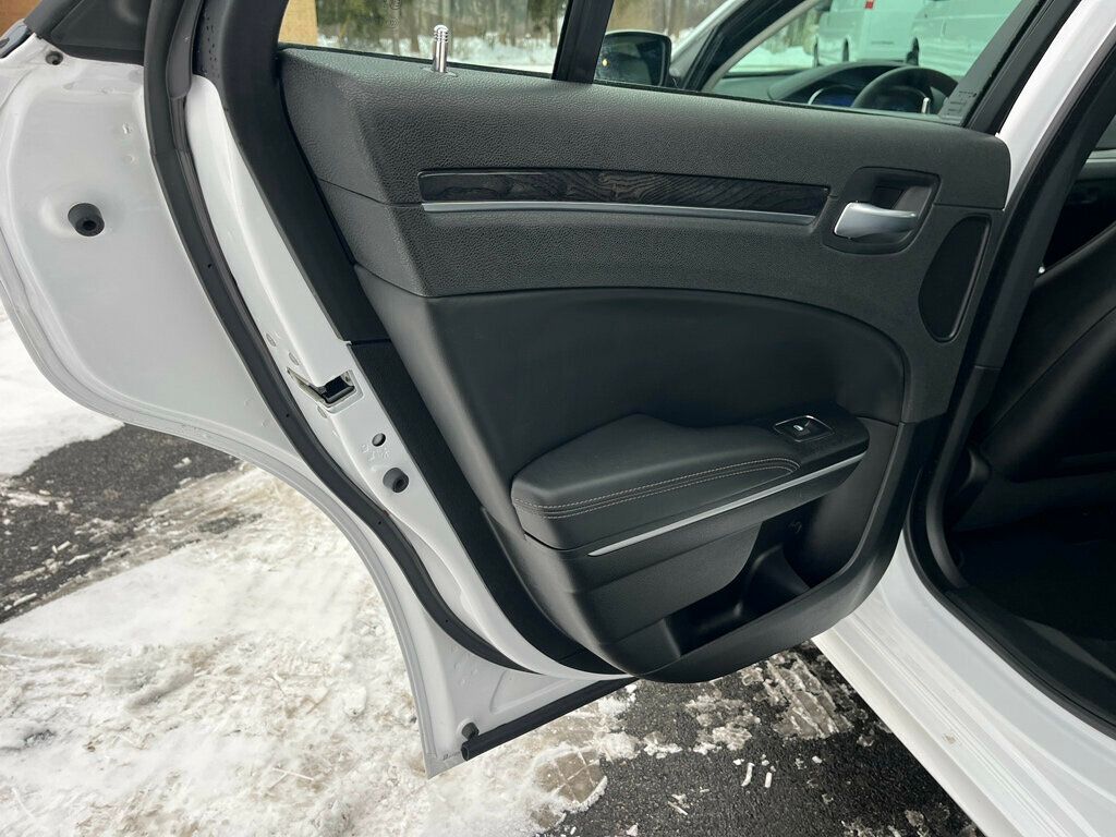 2023 Chrysler 300 Touring L All Wheel Drive 1-Owner Estate Car - 22979785 - 17