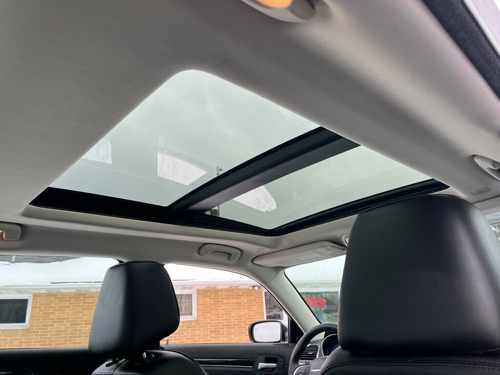 2023 Chrysler 300 Touring L All Wheel Drive 1-Owner Estate Car - 22979785 - 31