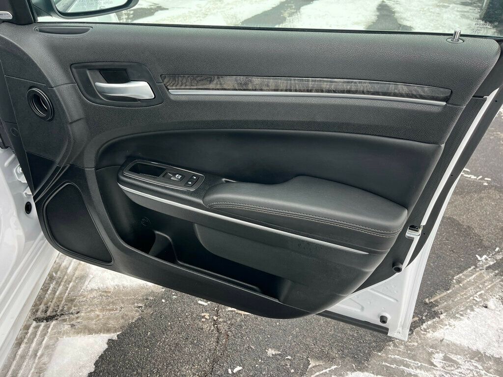 2023 Chrysler 300 Touring L All Wheel Drive 1-Owner Estate Car - 22979785 - 32