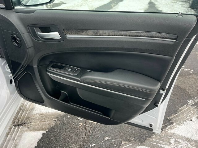 2023 Chrysler 300 Touring L All Wheel Drive 1-Owner Estate Car - 22979785 - 32