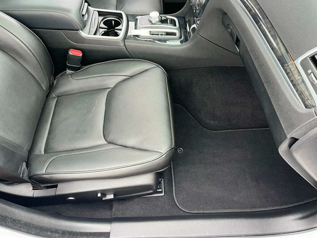 2023 Chrysler 300 Touring L All Wheel Drive 1-Owner Estate Car - 22979785 - 34