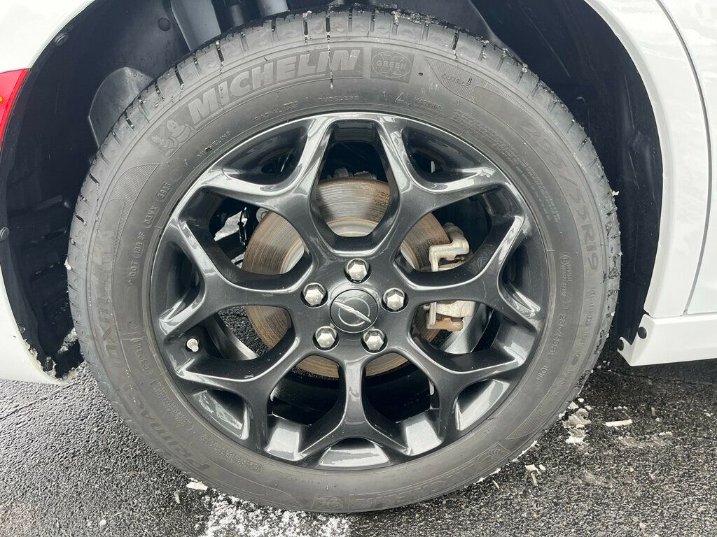 2023 Chrysler 300 Touring L All Wheel Drive 1-Owner Estate Car - 22979785 - 37