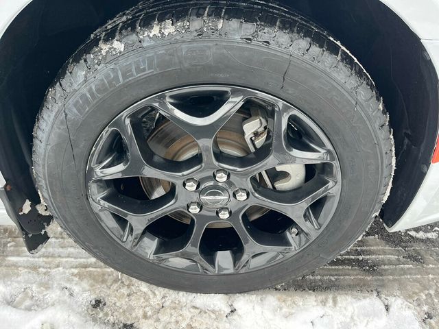 2023 Chrysler 300 Touring L All Wheel Drive 1-Owner Estate Car - 22979785 - 38