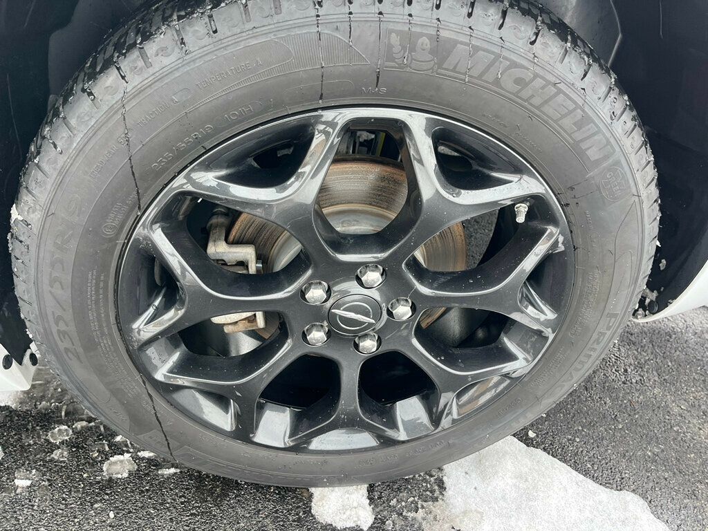 2023 Chrysler 300 Touring L All Wheel Drive 1-Owner Estate Car - 22979785 - 40